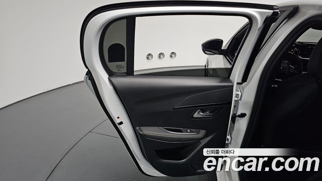 Peugeot e-208 (II) GT 2023 — фото 25