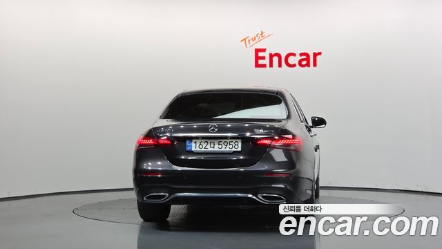 Mercedes-Benz E-Class (W213) E220d 4MATIC AMG Line 2022 — фото 4