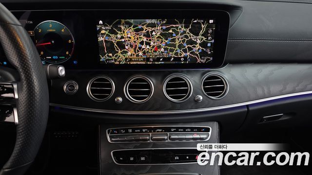Mercedes-Benz E-Class (W213) E220d 4MATIC AMG Line 2022 — фото 12