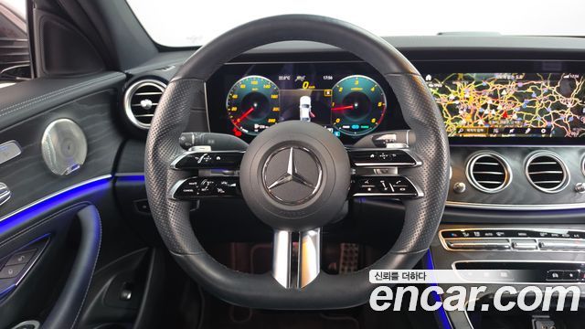 Mercedes-Benz E-Class (W213) E220d 4MATIC AMG Line 2022 — фото 13