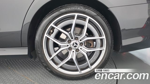 Mercedes-Benz E-Class (W213) E220d 4MATIC AMG Line 2022 — фото 21
