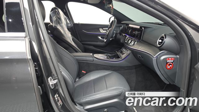 Mercedes-Benz E-Class (W213) E220d 4MATIC AMG Line 2022 — фото 26