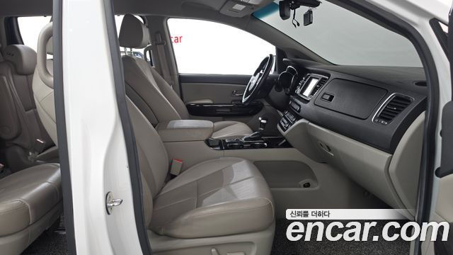 Kia Carnival Gasoline 9-Seater Noblesse Special 2019 — фото 26