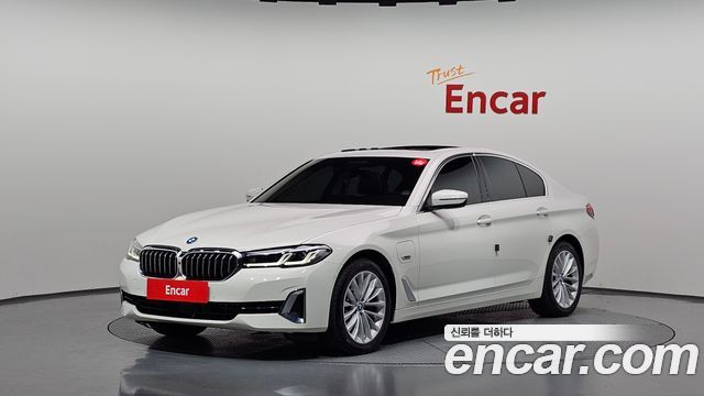 BMW 5 Series (G30) 530e Luxury 2022 — фото 1