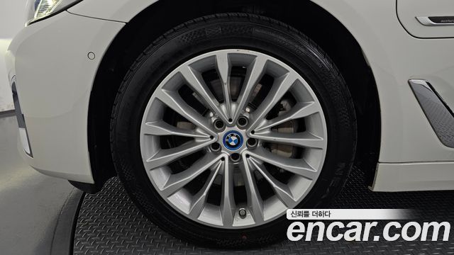 BMW 5 Series (G30) 530e Luxury 2022 — фото 5