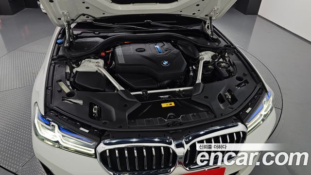 BMW 5 Series (G30) 530e Luxury 2022 — фото 6