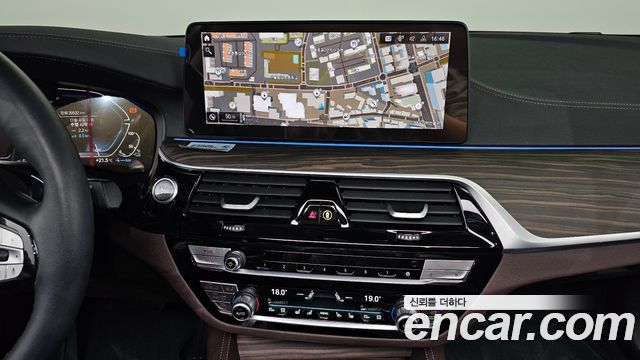 BMW 5 Series (G30) 530e Luxury 2022 — фото 14