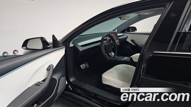 Tesla Model 3 RWD 2025 — фото 10