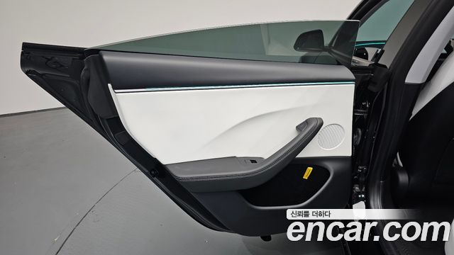 Tesla Model 3 RWD 2025 — фото 25