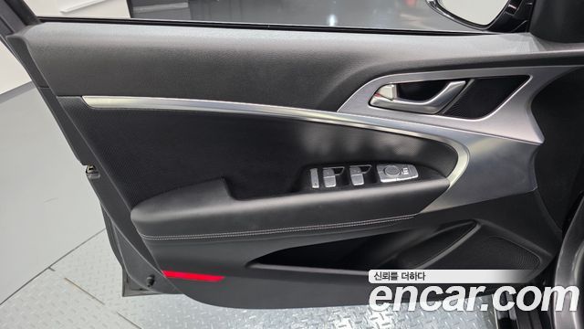 Genesis G70 2.0T Supreme 2018 — фото 24