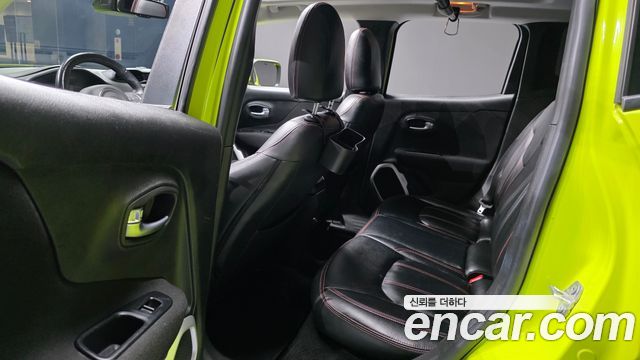 Jeep Renegade 2.4 Longitude High 2018 — фото 12