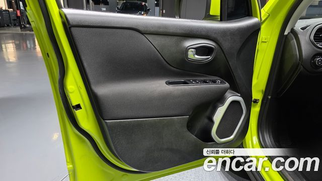 Jeep Renegade 2.4 Longitude High 2018 — фото 24