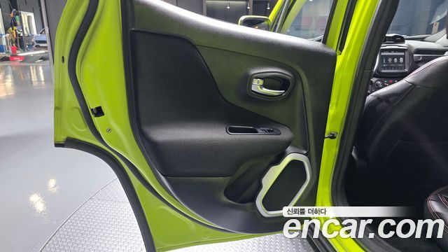 Jeep Renegade 2.4 Longitude High 2018 — фото 25