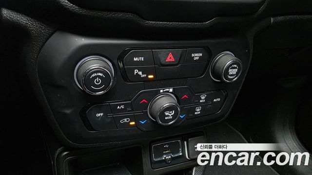 Jeep Renegade 2.4 Longitude High 2018 — фото 27