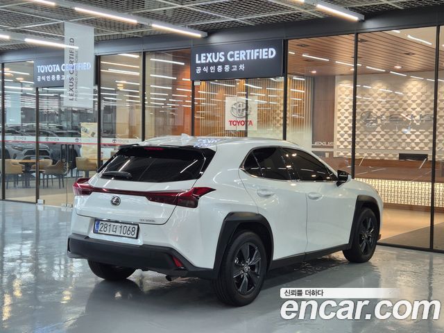Lexus UX300h 2.0 2WD 2026 — фото 2