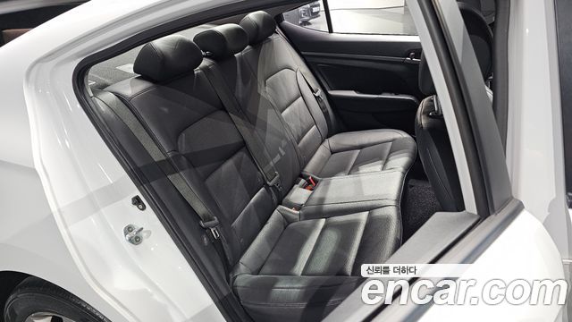 Hyundai Avante (AD) 1.6 e-VGT SMART Special 2016 — фото 11