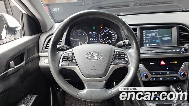 Hyundai Avante (AD) 1.6 e-VGT SMART Special 2016 — фото 12