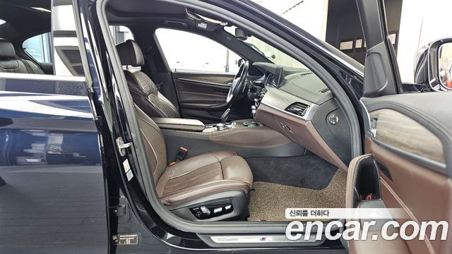 BMW 5 Series (G30) 520d xDrive M Sport Package Plus 2018 — фото 11