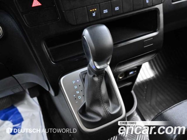 Hyundai Staria Tourer 11-Seater Modern 2022 — фото 9