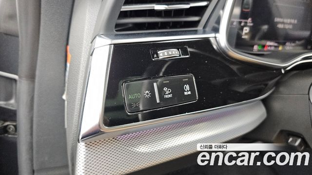Audi Q8 (4M) 45 TDI Quattro Premium 2021 — фото 28