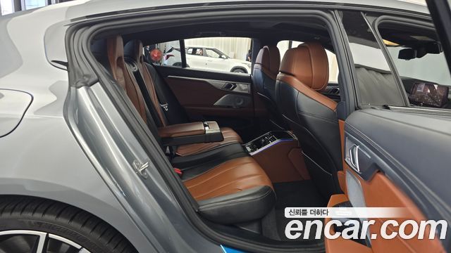 BMW 8 Series (G15) M850i xDrive Gran Coupe 2023 — фото 11