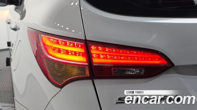 Hyundai Santa Fe (DM) Diesel(e-VGT) 2.0 4WD Premium 2015 — фото 23