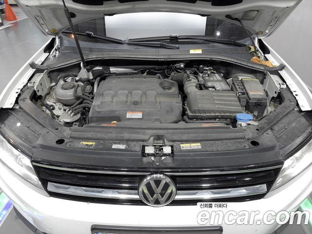Volkswagen Tiguan (II) 2.0 TDI Premium 2020 — фото 6