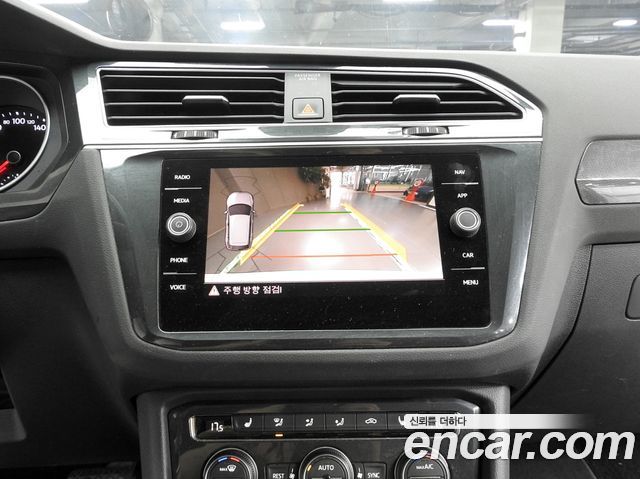 Volkswagen Tiguan (II) 2.0 TDI Premium 2020 — фото 16