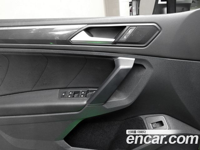 Volkswagen Tiguan (II) 2.0 TDI Premium 2020 — фото 18