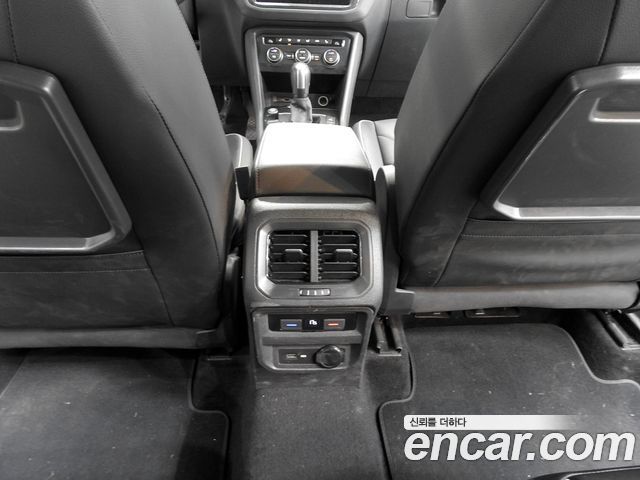 Volkswagen Tiguan (II) 2.0 TDI Premium 2020 — фото 24