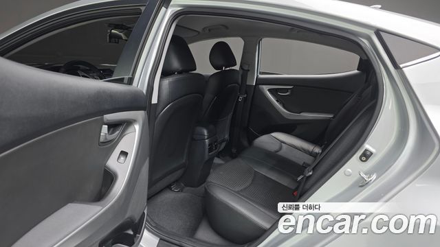 Hyundai Avante 1.6 GDi Smart Standard 2016 — фото 17