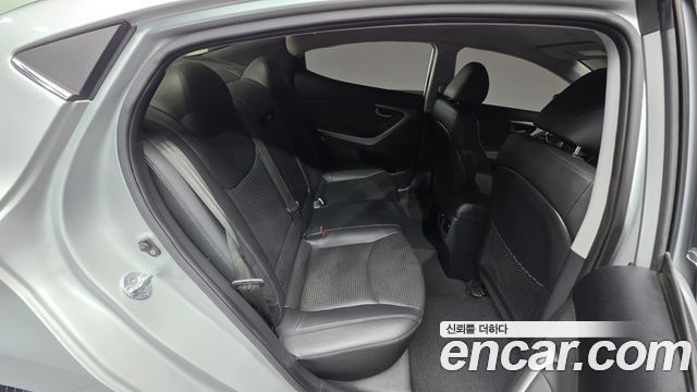 Hyundai Avante 1.6 GDi Smart Standard 2016 — фото 18