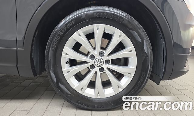 Volkswagen Tiguan (II) 2.0 TDI 2018 — фото 21