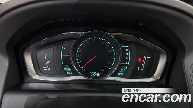 Volvo XC60 D4 1st 2014 — фото 8