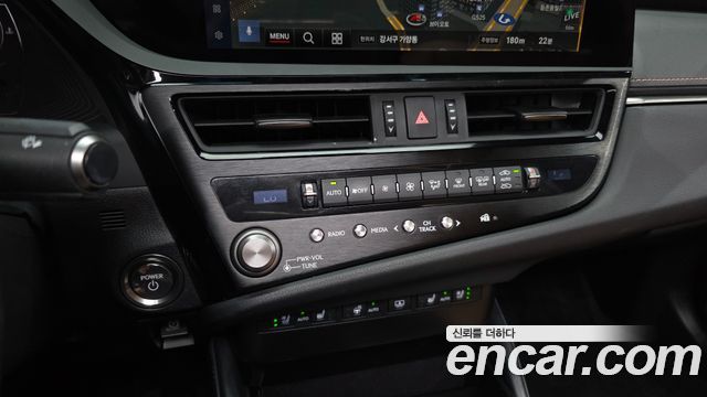 Lexus ES300h (VII) Luxury Plus 2024 — фото 17