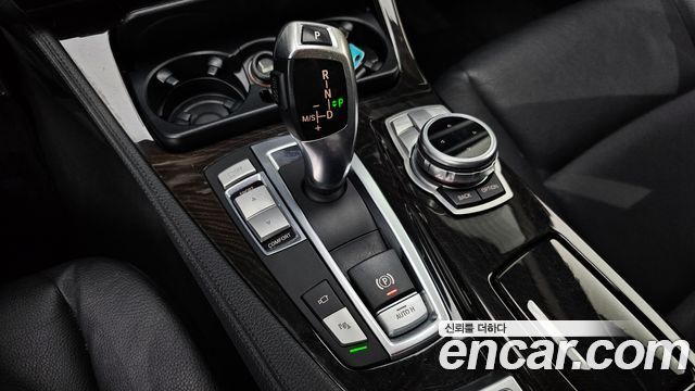 BMW 5 Series (F10) 528i 2012 — фото 9