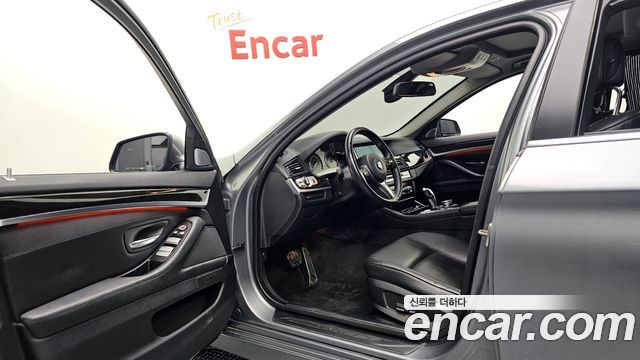 BMW 5 Series (F10) 528i 2012 — фото 10