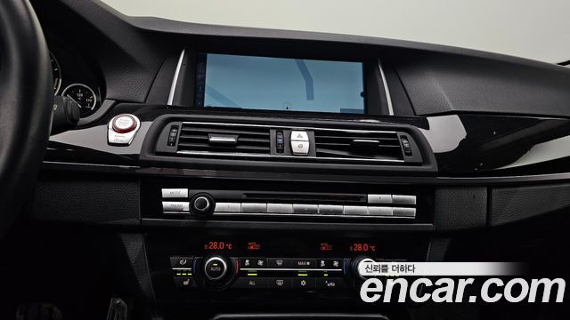 BMW 5 Series (F10) 528i 2012 — фото 16