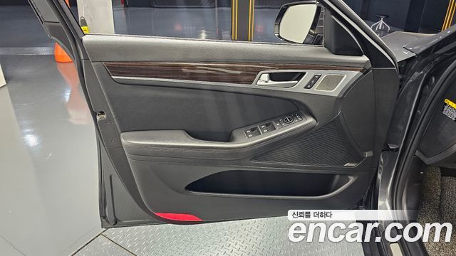 Genesis G80 3.3 GDI AWD Premium Luxury 2017 — фото 24