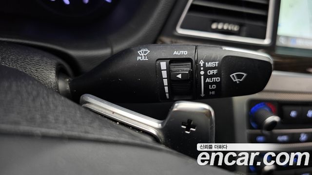 Genesis G80 3.3 GDI AWD Premium Luxury 2017 — фото 28