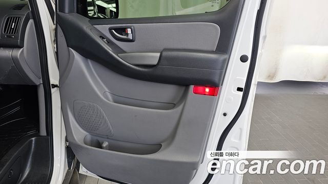 Hyundai Grand Starex 11-Seater Wagon Modern Special 2017 — фото 31