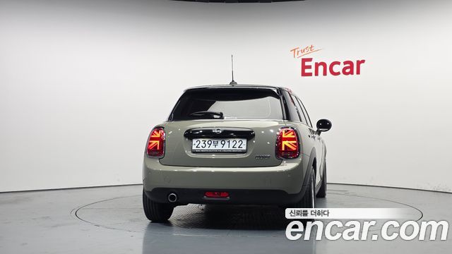 MINI Cooper 5Door Standard 3rd 2020 — фото 4