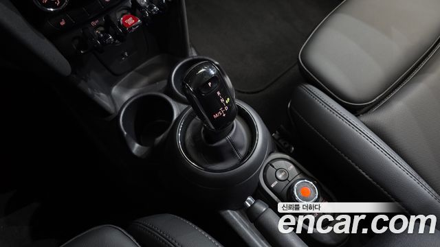 MINI Cooper 5Door Standard 3rd 2020 — фото 9