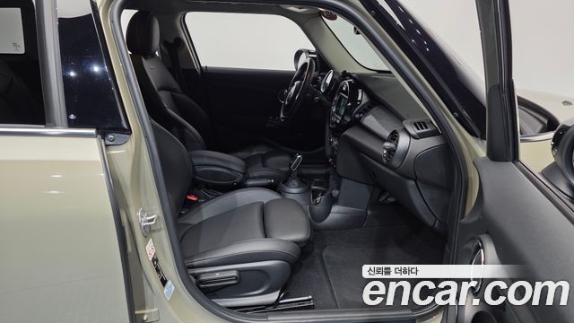 MINI Cooper 5Door Standard 3rd 2020 — фото 11