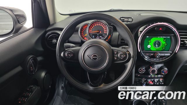 MINI Cooper 5Door Standard 3rd 2020 — фото 13