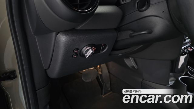 MINI Cooper 5Door Standard 3rd 2020 — фото 14