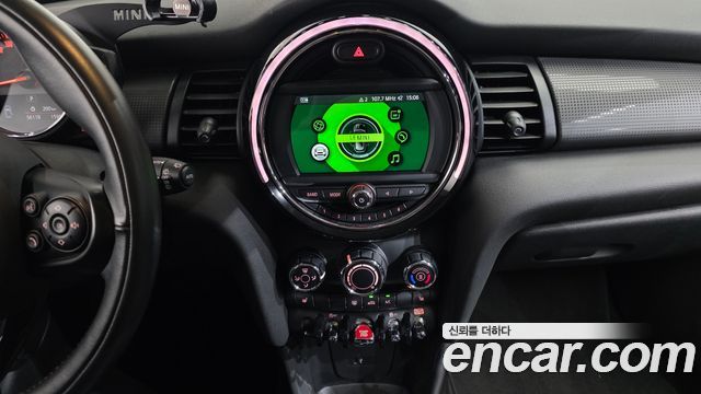 MINI Cooper 5Door Standard 3rd 2020 — фото 15