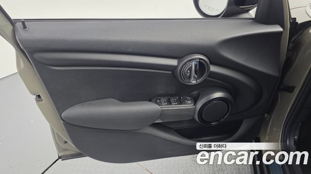 MINI Cooper 5Door Standard 3rd 2020 — фото 24