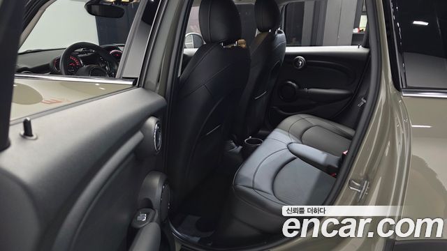 MINI Cooper 5Door Standard 3rd 2020 — фото 26