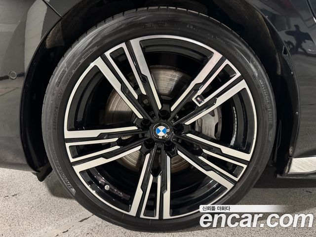 BMW 7 Series (G70) 750e xDrive M Sport 2024 — фото 5
